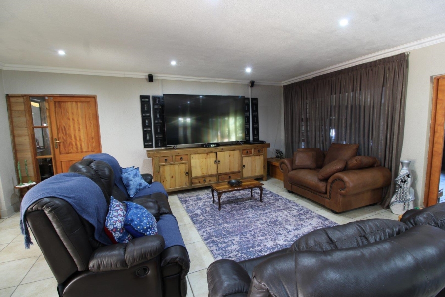 6 Bedroom Property for Sale in Doringkruin North West
